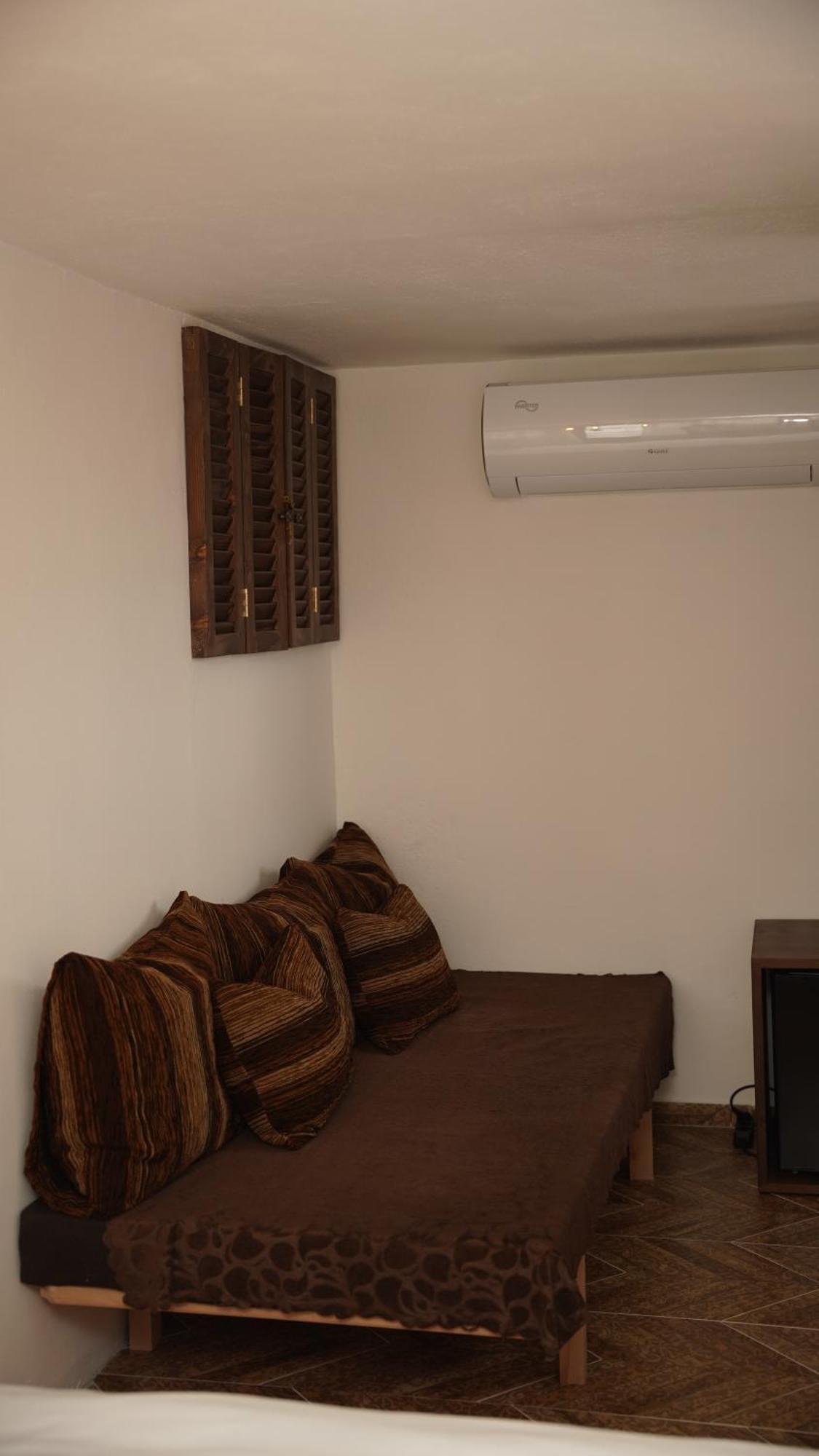 Relax Inn Korce Exterior foto
